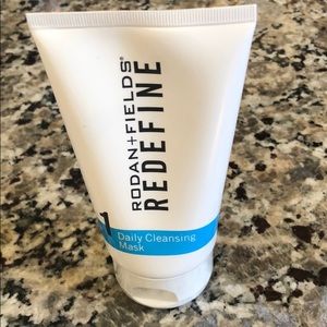 Rodan & fields redefine cleaning mask
